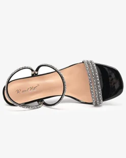 Clearance Czarne lakierowane klapki na niskim obcasie Lakopi Klapki Na Obcasie