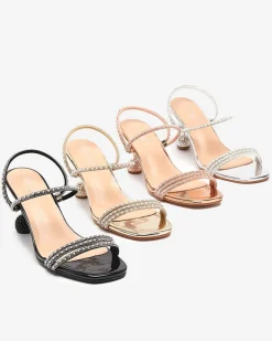 Clearance Czarne lakierowane klapki na niskim obcasie Lakopi Klapki Na Obcasie