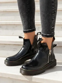 Sale Czarne lakierowane botki damskie z suwakiem Odeta Botki Bez Ocieplenia|Botki Na Płaskim Obcasie