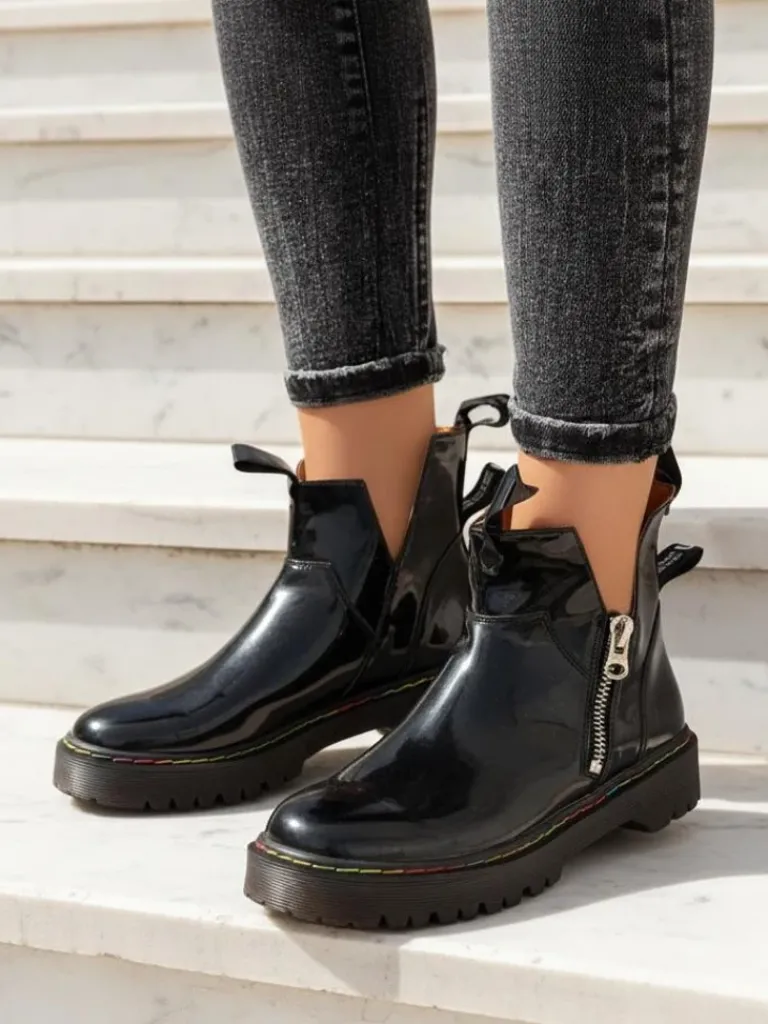 Sale Czarne lakierowane botki damskie z suwakiem Odeta Botki Bez Ocieplenia|Botki Na Płaskim Obcasie