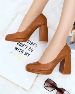 Outlet Czółenka damskie na wysokim słupku Cellcas Klasyczne