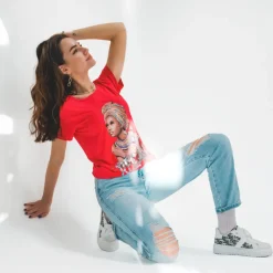 Clearance damski t-shirt z kolorowym printem i cekinami Bluzki / Koszule / Koszulki