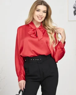 Outlet Damska czerwona długa satynowa bluzka z wiązaniem Bluzki / Koszule / Koszulki