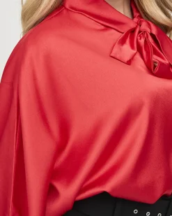 Outlet Damska czerwona długa satynowa bluzka z wiązaniem Bluzki / Koszule / Koszulki