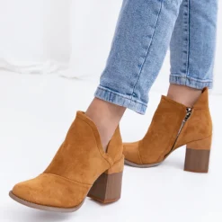 Outlet Damskie botki z wycięciami w kolorze camel Plinara Botki Bez Ocieplenia|Botki Na Słupku