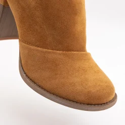 Outlet Damskie botki z wycięciami w kolorze camel Plinara Botki Bez Ocieplenia|Botki Na Słupku