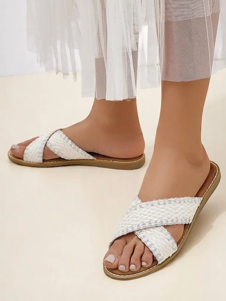 Sale Damskie klapki z plecionymi paseczkami Bornes Klapki Płaskie