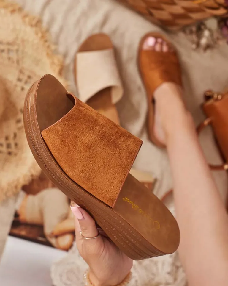 Discount Damskie klapki na niskim koturnie Saffil Klapki Na Obcasie