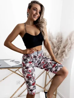 Damskie spodenki 3/4 w m kolorze i w kwiaty Spodenki 3/4|Krótkie Spodenki