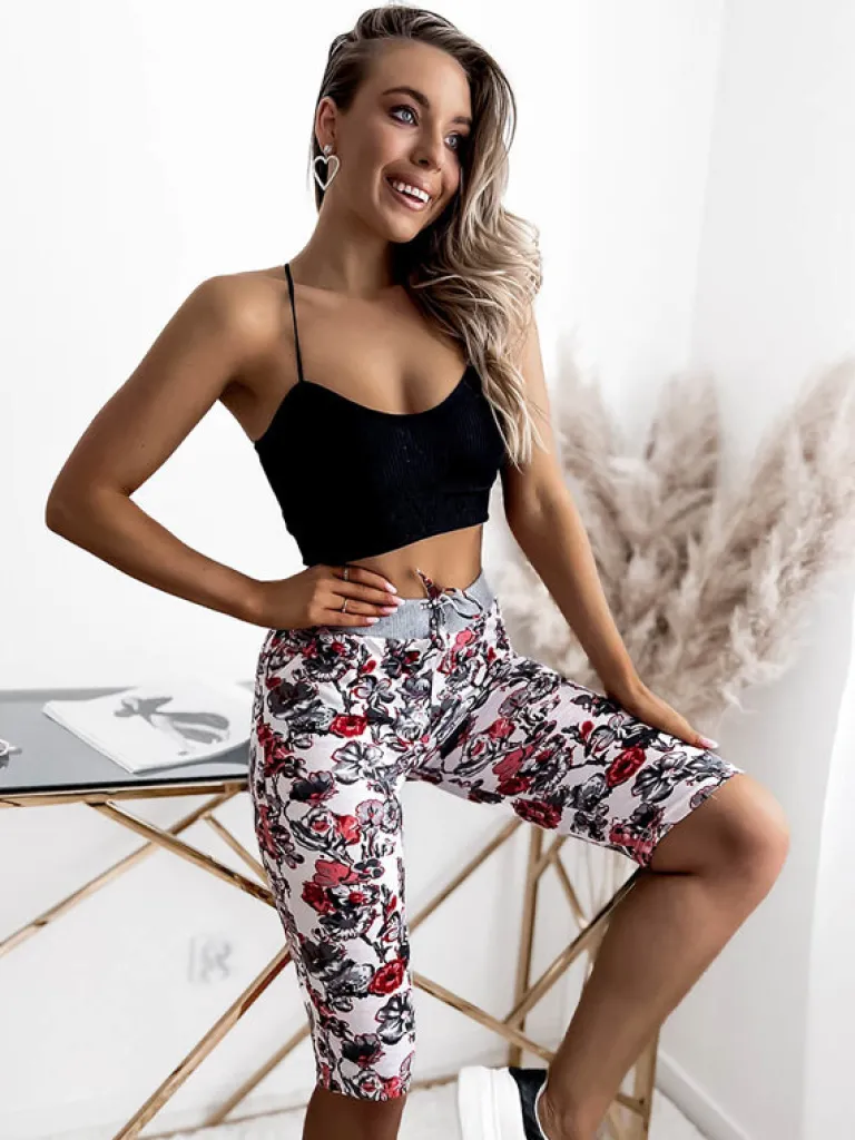 Damskie spodenki 3/4 w m kolorze i w kwiaty Spodenki 3/4|Krótkie Spodenki