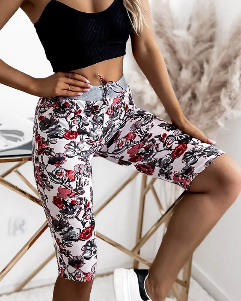 Damskie spodenki 3/4 w m kolorze i w kwiaty Spodenki 3/4|Krótkie Spodenki