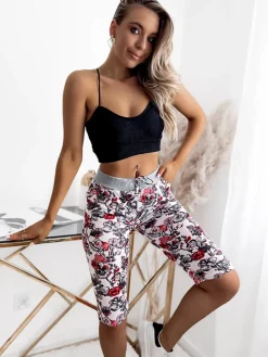 Damskie spodenki 3/4 w m kolorze i w kwiaty Spodenki 3/4|Krótkie Spodenki