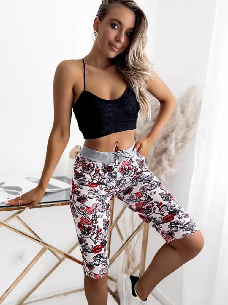 Damskie spodenki 3/4 w m kolorze i w kwiaty Spodenki 3/4|Krótkie Spodenki