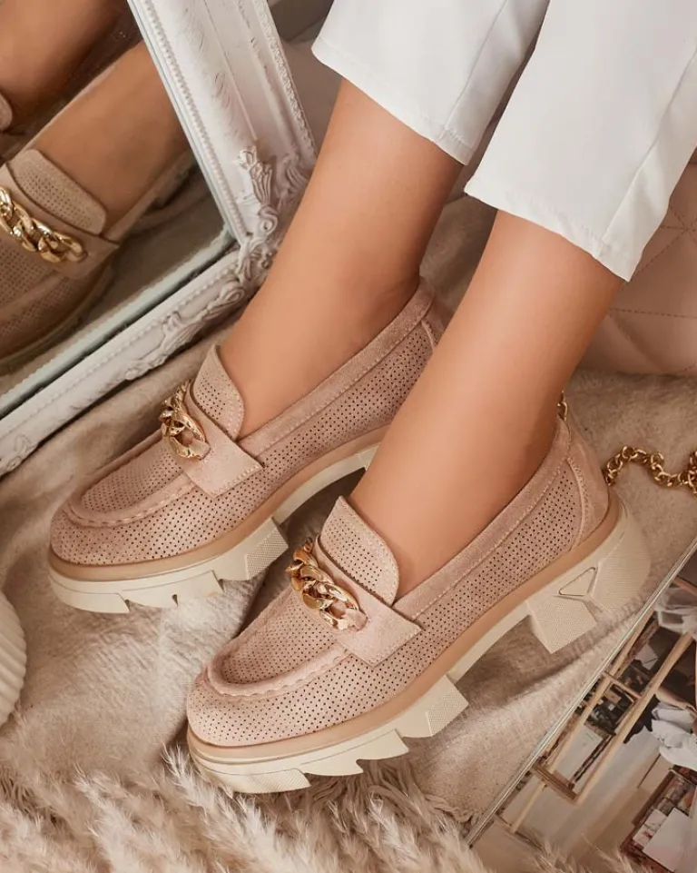 Outlet Eko- zamszowe mokasyny ze złotą ozdobą w kolorze jasnom Zaffix Półbuty|Mokasyny Na Płaskiej Podeszwie