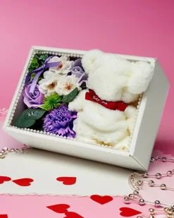 Discount Flowerbox Kwiaty w pudełku z misiem Dekoracje I Ozdoby