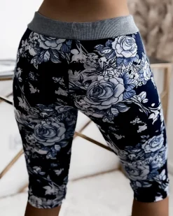 Sale Granatowo- niebieskie damskie spodenki 3/4 z kwiatowym wzorem Spodenki 3/4|Krótkie Spodenki