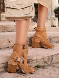 Sale Jasnobrązowe eko zamszowe damskie botki na słupku Emrica Botki Bez Ocieplenia|Botki Na Słupku