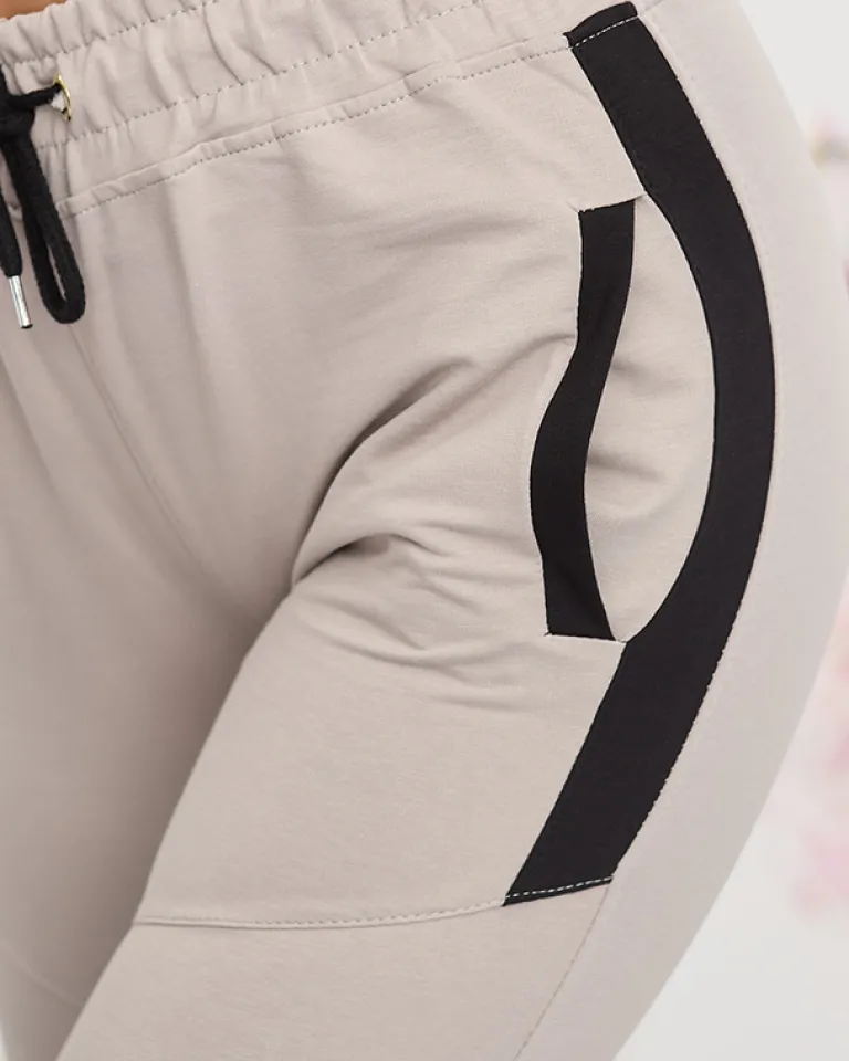 Jasnoszare damskie spodnie dresowe z czarnymi wstawkami Spodnie Dresowe