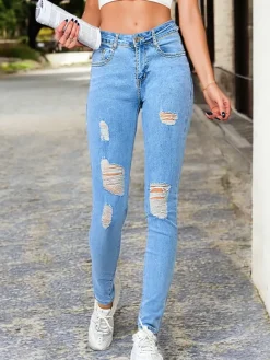 Outlet Jeansy damskie typu rurki z przetarciami 5717-6 Jeansy