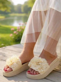 Outlet Klapki damskie z kwiatuszkami Frezja Klapki Płaskie