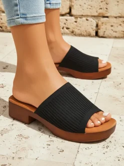 Outlet Klapki damskie na niskim obcasie Ribbed Grace Klapki Płaskie