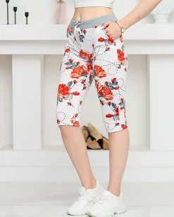 Kwiatowe spodenki damskie 3/4 w kolorze biało- m Spodenki 3/4|Krótkie Spodenki
