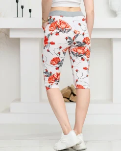 Kwiatowe spodenki damskie 3/4 w kolorze biało- m Spodenki 3/4|Krótkie Spodenki