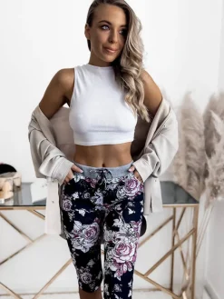 Best Kwiatowe spodenki damskie 3/4 w kolorze granatowo- różowym Spodenki 3/4|Krótkie Spodenki