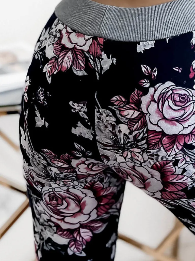 Best Kwiatowe spodenki damskie 3/4 w kolorze granatowo- różowym Spodenki 3/4|Krótkie Spodenki