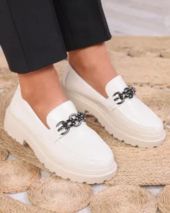 Outlet Lakierowane mokasyny damskie w kolorze kremowym Adolos Półbuty|Mokasyny Na Płaskiej Podeszwie