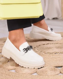 Outlet Lakierowane mokasyny damskie w kolorze kremowym Adolos Półbuty|Mokasyny Na Płaskiej Podeszwie