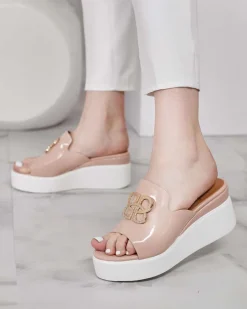 Lakierowane damskie klapki na koturnie Sailla Klapki Na Obcasie