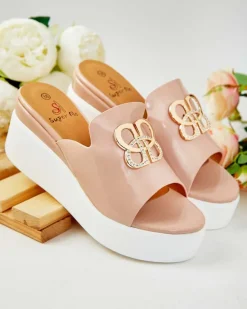 Lakierowane damskie klapki na koturnie Sailla Klapki Na Obcasie