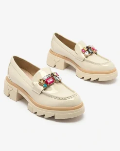 Discount Lakierowane kremowe mokasyny z kolorowymi kamyczkami Sarin Półbuty|Mokasyny Na Płaskiej Podeszwie