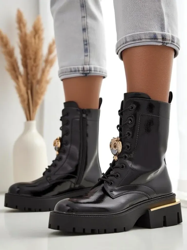 Lakierowane damskie botki typu workery Tesiolle Workery|Botki Sznurowane