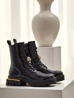 Lakierowane damskie botki typu workery Tesiolle Workery|Botki Sznurowane