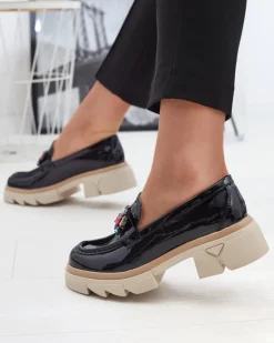 Online Lakierowane czarne mokasyny z kolorowymi kamyczkami Sarix Mokasyny Na Płaskiej Podeszwie|Półbuty