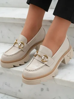 Sale Lakierowane beżowe damskie mokasyny z kryształkami Inriw Półbuty|Mokasyny Na Płaskiej Podeszwie