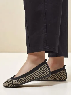 Outlet Materiałowe damskie baleriny z geometrycznym printem Metric Baleriny Klasyczne