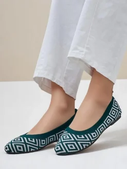 New Materiałowe damskie baleriny z geometrycznym printem Metric Baleriny Klasyczne