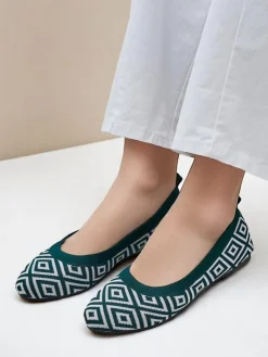 New Materiałowe damskie baleriny z geometrycznym printem Metric Baleriny Klasyczne