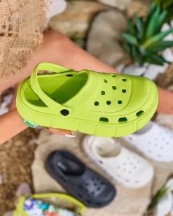 Outlet Neonowe zielone klapki damskie z ażurowym wykończeniem Mightty Klapki Basenowe|Klapki Płaskie