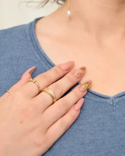 Sale Niebieski sweter damski z dekoltem w serek Swetry