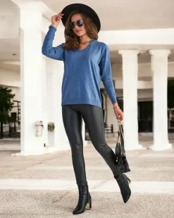 Sale Niebieski sweter damski z dekoltem w serek Swetry