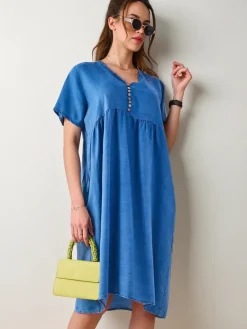 Outlet Prosta damska tunika a'la sukienka z ozdobnymi guzikami typu jeansowa Bluzki / Koszule / Koszulki