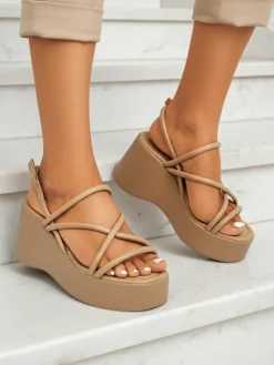 Sandałki damskie na koturnie Skyline Straps Sandały Na Koturnie