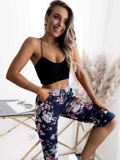 Discount Spodenki damskie granatowo- różowe o długości 3/4 Spodenki 3/4|Krótkie Spodenki