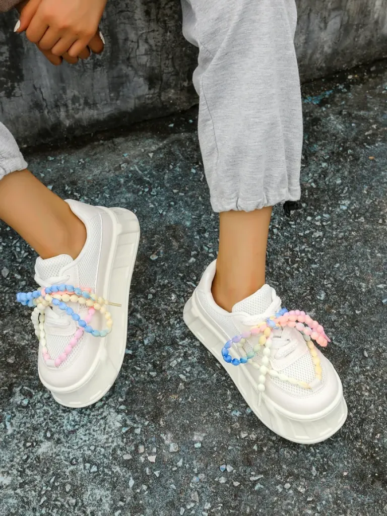 Sportowe sneakersy damskie na platformie z ozdobnymi sznurówkami Funies Damskie Sneakersy