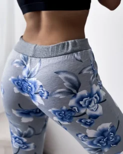 Online Szare damskie spodenki 3/4 z kwiatowym wzorem Spodenki 3/4|Krótkie Spodenki