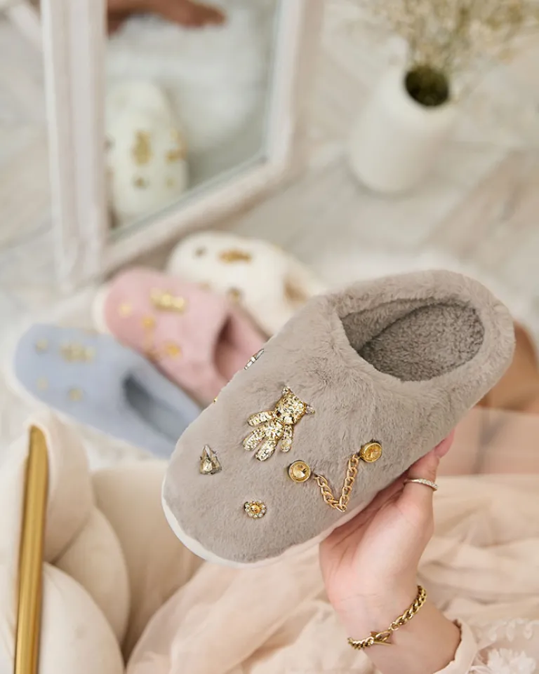 Szare damskie futrzane kapcie z ozdobami Erserra Kapcie